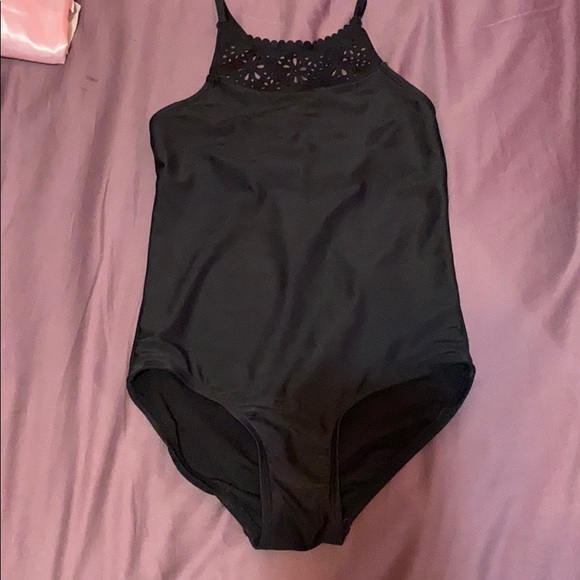 a bathing suit - Picture 1 of 2